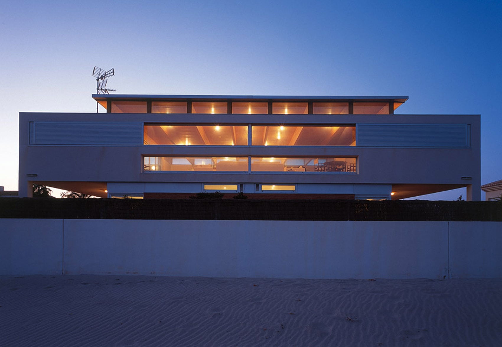 Marcaser - chalet con luces brillantes