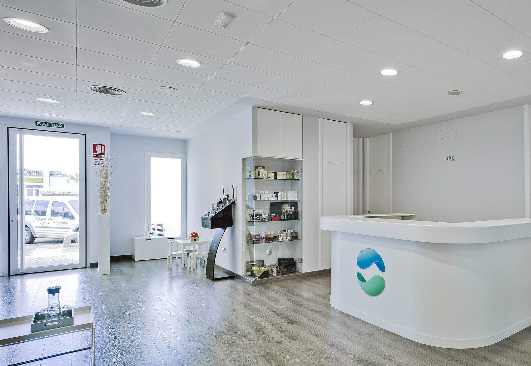 Marcaser - reforma de recepción de centro de belleza