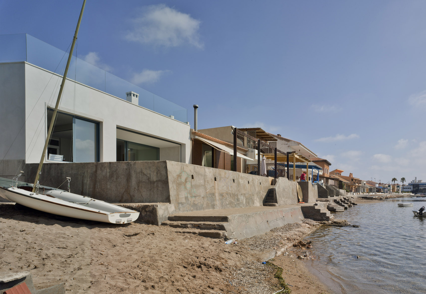 Marcaser - vivienda en construcción frente a la playa
